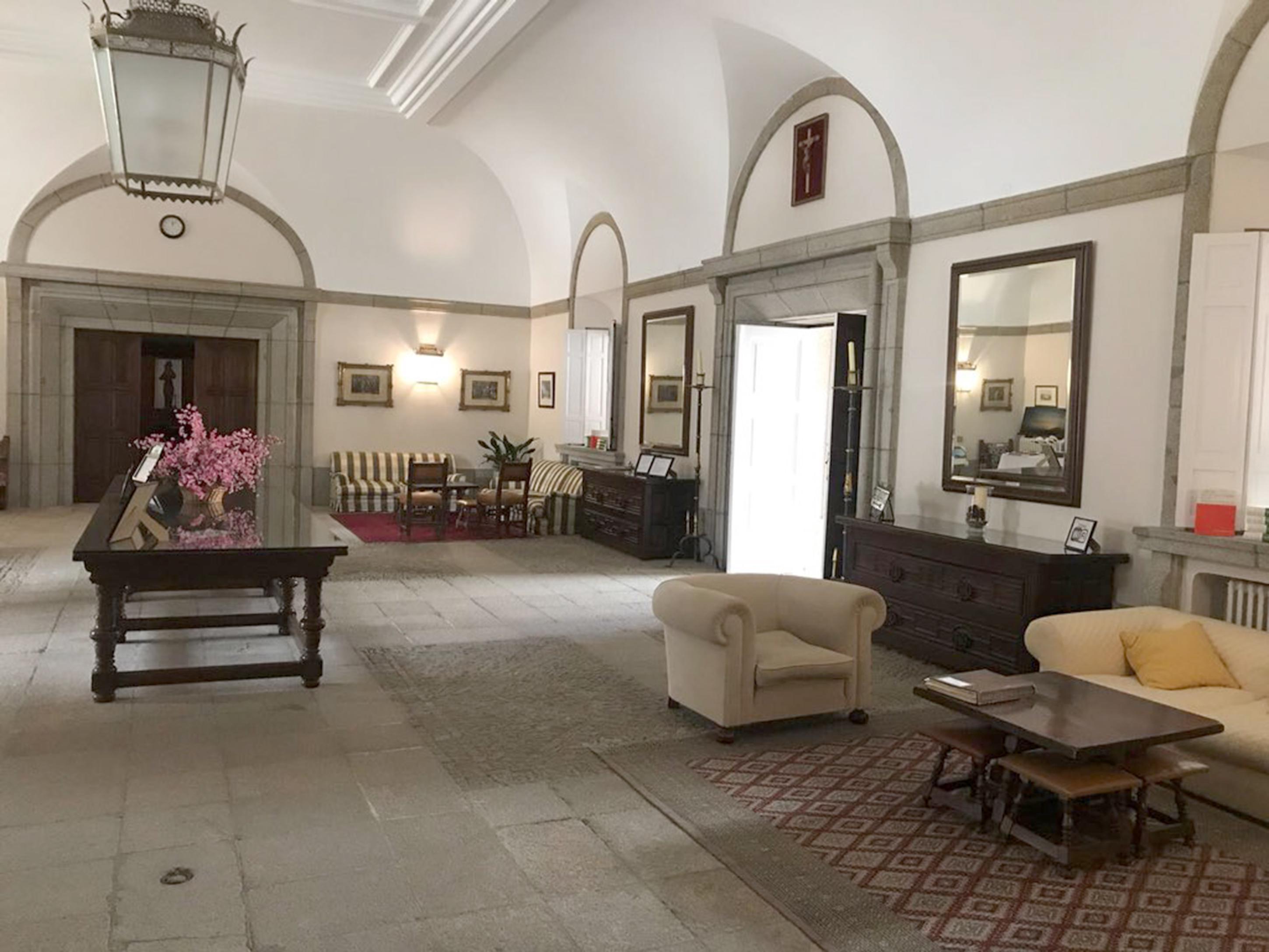 Hospederia Santa Cruz Otel San Lorenzo de El Escorial Dış mekan fotoğraf
