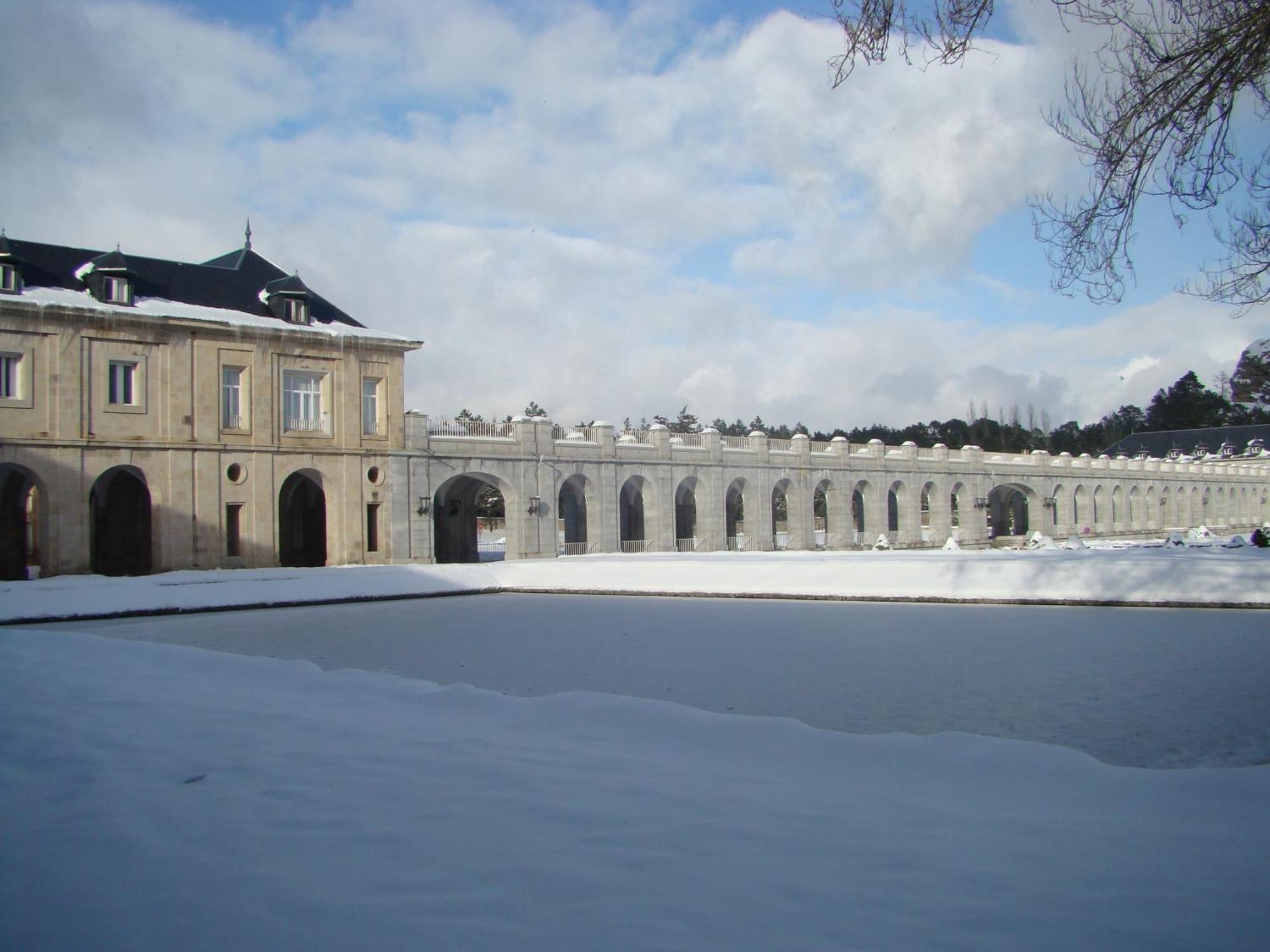 Hospederia Santa Cruz Otel San Lorenzo de El Escorial Dış mekan fotoğraf