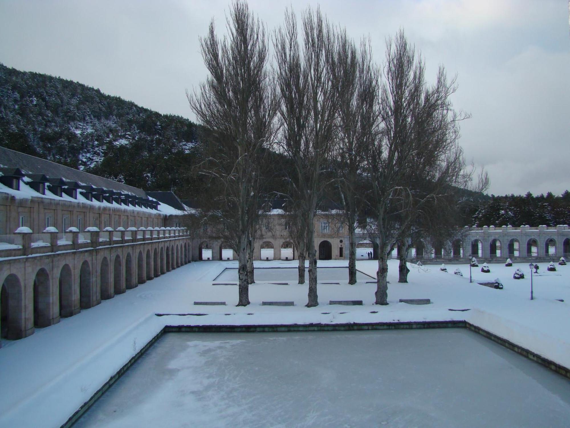 Hospederia Santa Cruz Otel San Lorenzo de El Escorial Dış mekan fotoğraf