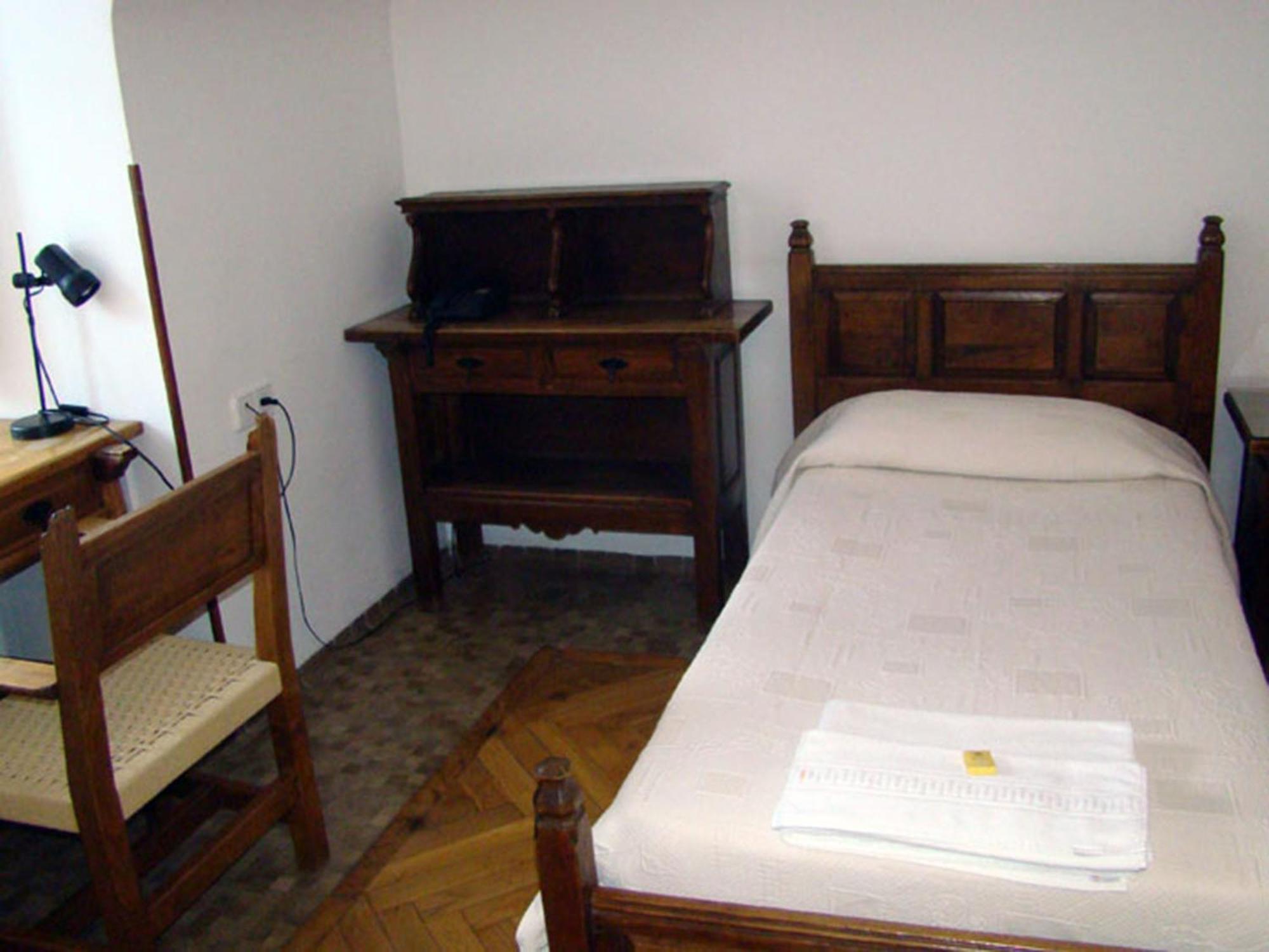 Hospederia Santa Cruz Otel San Lorenzo de El Escorial Dış mekan fotoğraf