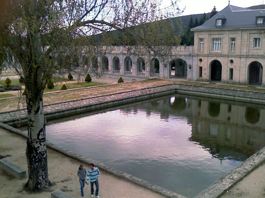 Hospederia Santa Cruz Otel San Lorenzo de El Escorial Dış mekan fotoğraf