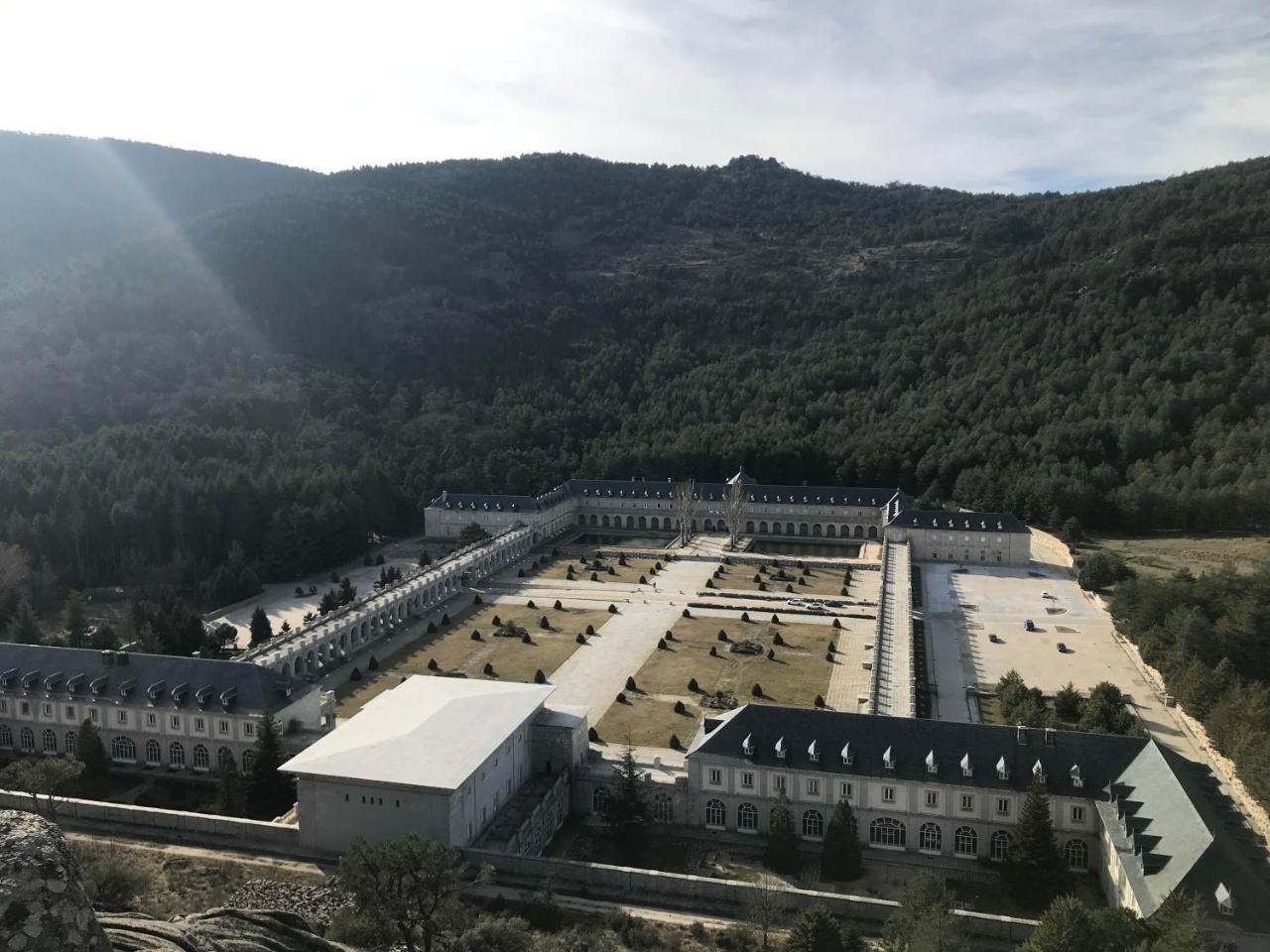 Hospederia Santa Cruz Otel San Lorenzo de El Escorial Dış mekan fotoğraf