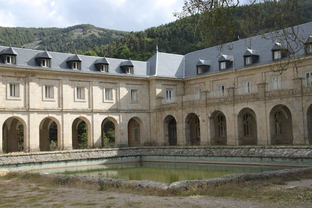 Hospederia Santa Cruz Otel San Lorenzo de El Escorial Dış mekan fotoğraf